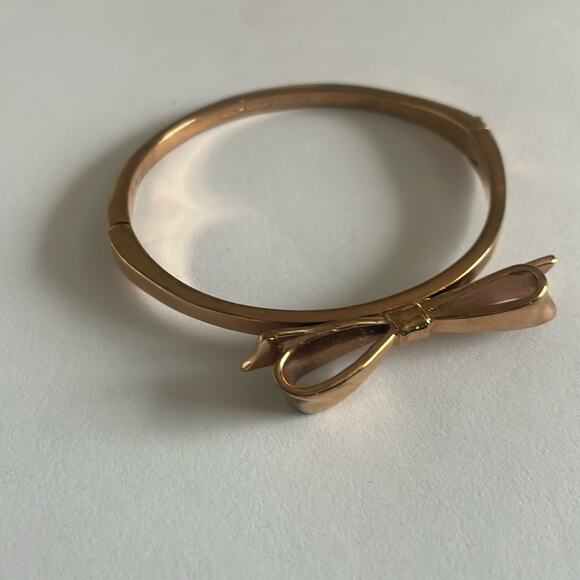 Kate Spade rose Gold Love Notes Take A Bow Bangle Bracelet Hinged opening - Picture 1 of 6